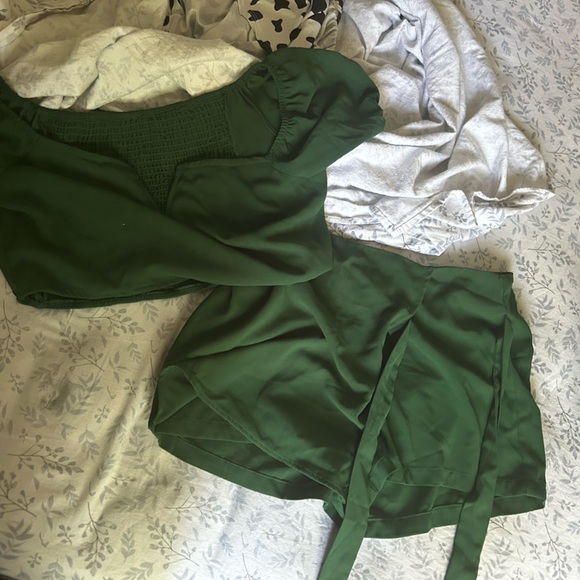 Green shirt and shorts - Picture 1 of 5